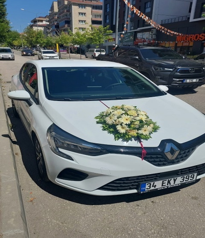 çiçekli araba süsü